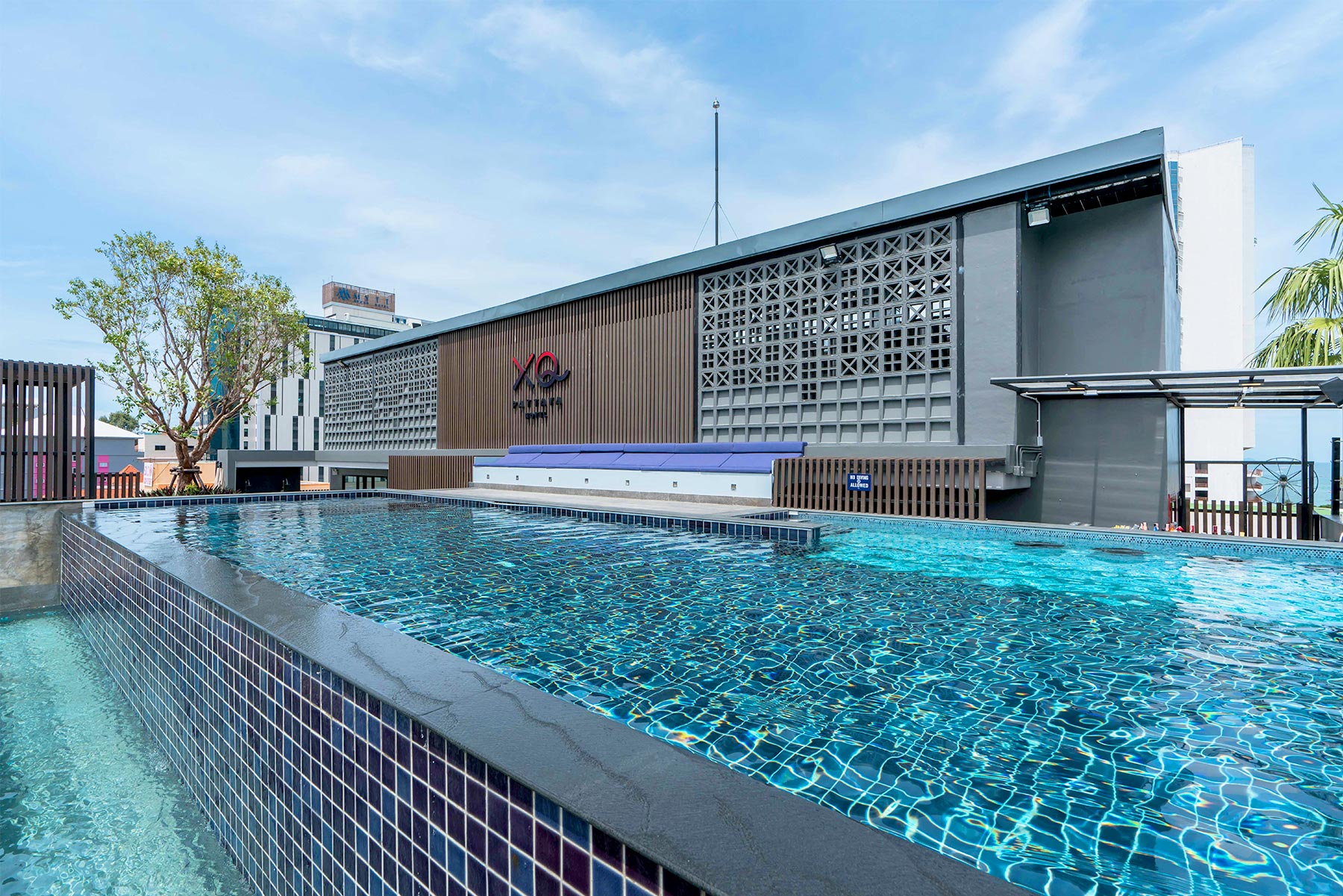 XQ Pattaya Hotel Rooftop Pool